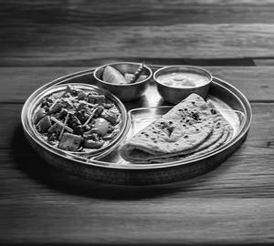 Combo-5 (4 Pieces Roti With Half Paneer Chilli (With No Onion And Garlic)