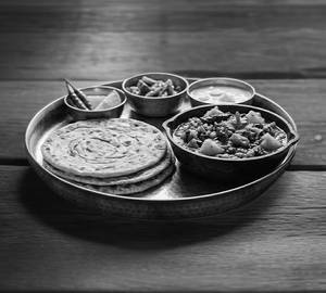 Combo-4 (3 Pieces Normal Paratha With (half)aloo Karuri Methi Sabji
