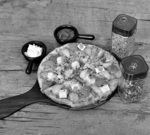 Paneer Peppery Pizza
