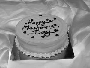 Mothers Day Yellow Black Butterscotch Cake [500 G]