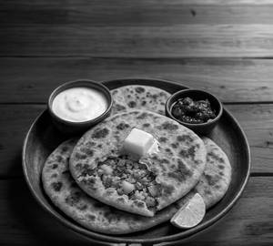 Aloo Pyaaz Parantha