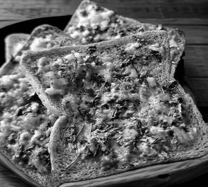Tandoori Cheese Garlic Bread