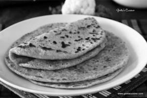 Gobi Paratha With Curd And Pickle
