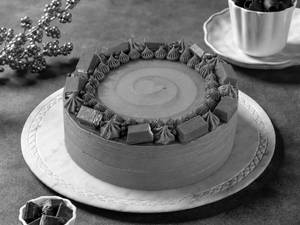 KitKat Crunch Cream Cake