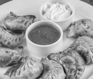 Fried Momos Full (8 Pcs)