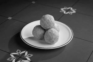 Pachai Payaru Laddu