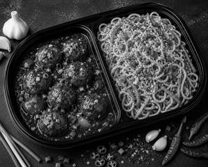 Chilly Garlic Noodles With Gravy Manchurian