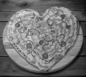 Heart Shaped Tandoori Paneer Pizza
