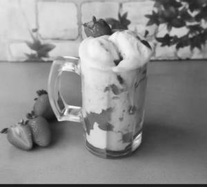 Juicy Strawberry Thik Milkshake