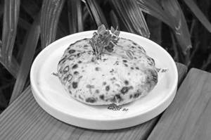 Khamiri Cheese Chilli Naan