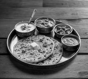 Paneer Pyazz Paratha Combo