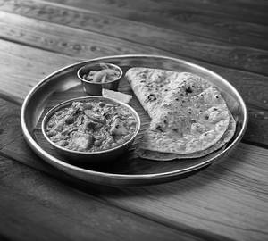 Paratha [2 Pieces With Mater Paneer]