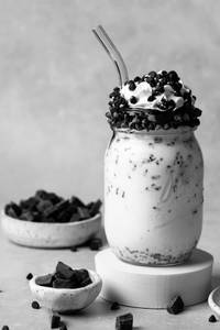 Vanilla chocochip shake