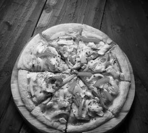 Veg pizza [medium 8 inches 6 pieces]
