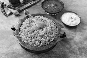 Ambur Chicken Biryani (seeraga Samba Biryani - Served With Chicken Gravy & Raita - 500g)