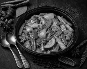 Stir Fried Vegetables In Roasted Garlic Sauce