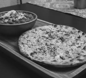 Onion Kulcha with Chana