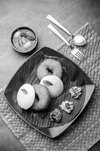 Idli (1 Piece) With Vada (1 Voda)