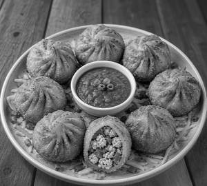 Fried Paneer Momos [8 Pcs]