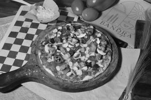 Veggie Paradise Pizza