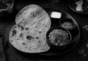 Jhunka ( Zunka ) Bhakri