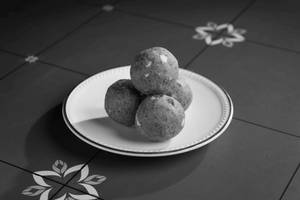 Multigrain Almond Laddu