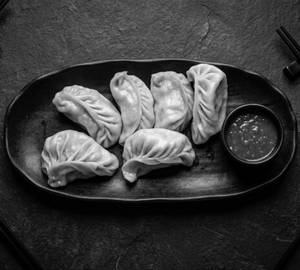 Veg Momos [8 Pieces]