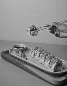 Mango Uramaki Roll (sushi)
