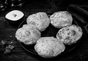Shrikhand Puri