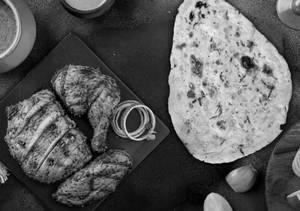 Tandoori Chicken Half With Butter/Garlic Naan (1 Pc)