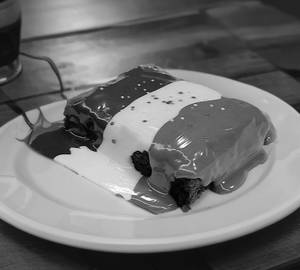 Triple chocolate brownie -