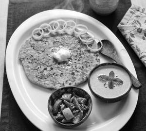 Pyaaz Paratha [2 Pieces]