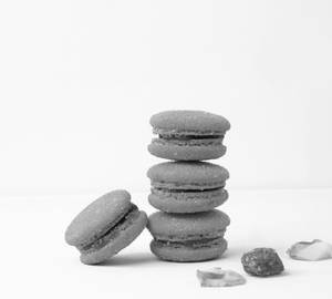 Vegan Raspberry Macaron