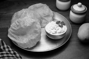 3 Poori Amrakhand
