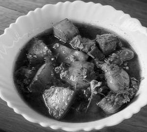Pork gravy with mejenga seeds