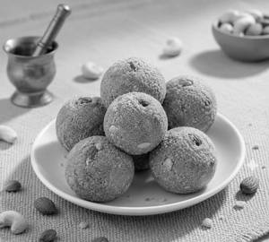 Gond Laddu