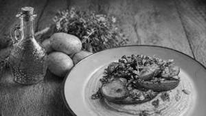 Chimichuri Crunchy Wedges With Hummas