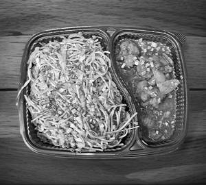 Egg Chicken Hakka Noodles With Chilli Chicken (3 Pcs)