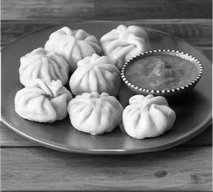 Veg Momos (6Pcs)