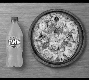 Paneer Makhani Pizza+ Colddrink 200Ml
