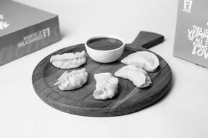 Classic Veg Momos (6 Pcs)