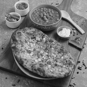 Paneer Pyaz Amritsari Kulcha