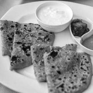 Aloo Paratha With Curd