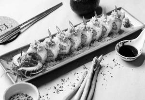 Tempura Coated Asparagus Sushi (06 Pcs)