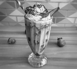 Strawberry Cream Frappe [300 ml]