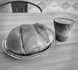 Bun Makkhan with Tea