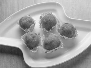 Banarasi Laddu (5 Pcs)                                