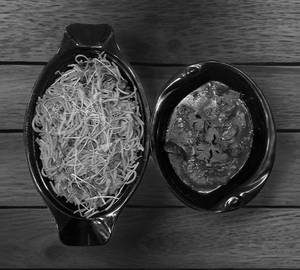 Veg Hakka Noodles+Gobi Manchurian Gravy