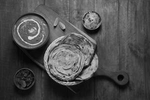Lacha Paratha (3nos) With Dal Makhani