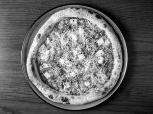 Smoked Cottage Cheese & Spicy Peppers Pizza [Neapolitan]
